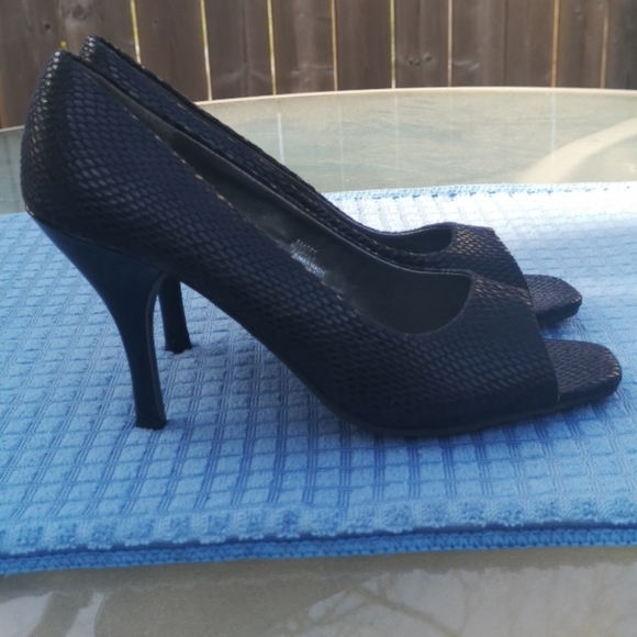 Shoes - Picture 2 of 2